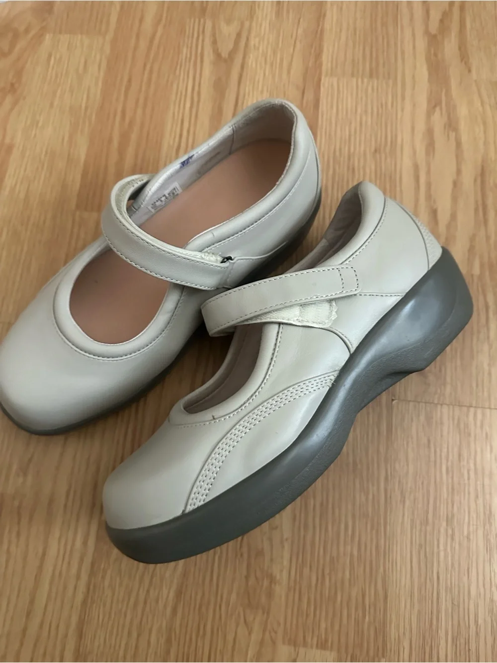 Apex Mary Jane Flats in Light Gray with Strap